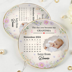 The Day You Became My Grandma With Flowers - Personalized Custom Jewelry Dish, Ceramic Dish, Round Shape - GRM023_RCRF
