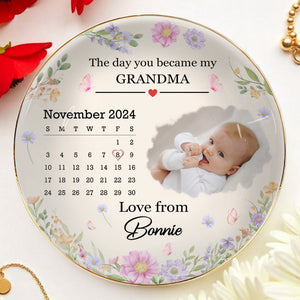 The Day You Became My Grandma With Flowers - Personalized Custom Jewelry Dish, Ceramic Dish, Round Shape - GRM023_RCRF