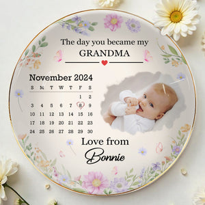 The Day You Became My Grandma With Flowers - Personalized Custom Jewelry Dish, Ceramic Dish, Round Shape - GRM023_RCRF