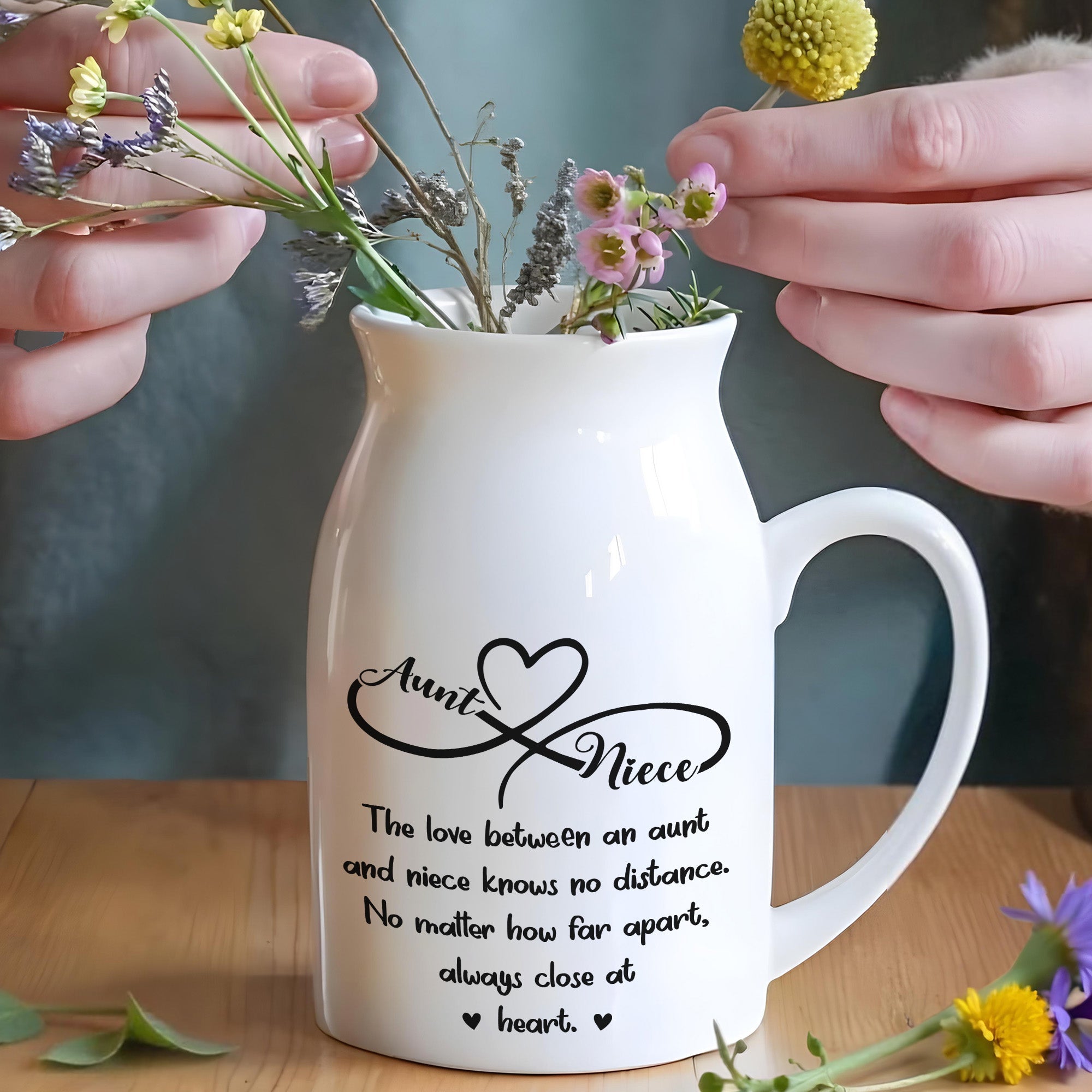 Love Between Aunt And Niece, Hearts - Personalized Ceramic Flower Vase