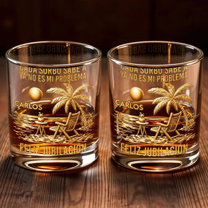 Cada Sorbo Sabe A Palm Tree Beach Chair - Personalized Custom Whiskey Glass - RETIRE036_RWG