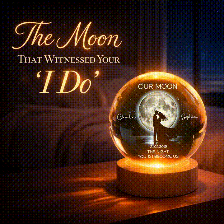 Couple Kissing Under the Moonlight, Custom Moon Phase by Date - Personalized Crystal Ball LED Night Light